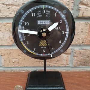 Altimeter style clock Alt